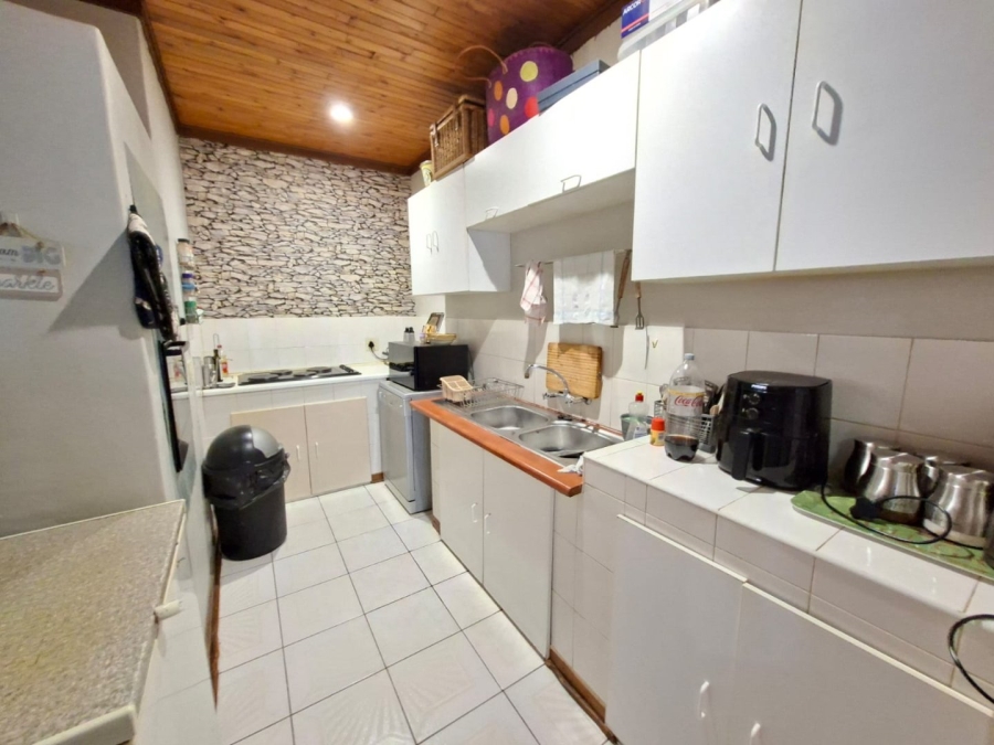 6 Bedroom Property for Sale in Heuwelsig Free State